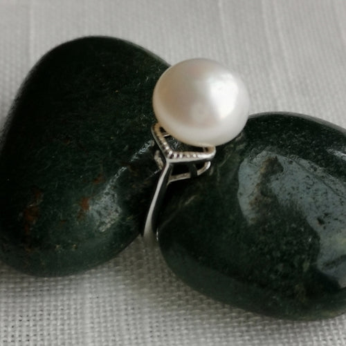 White Freshwater Pearl Ring in "Bowtie" Sterling Silver Setting size 6