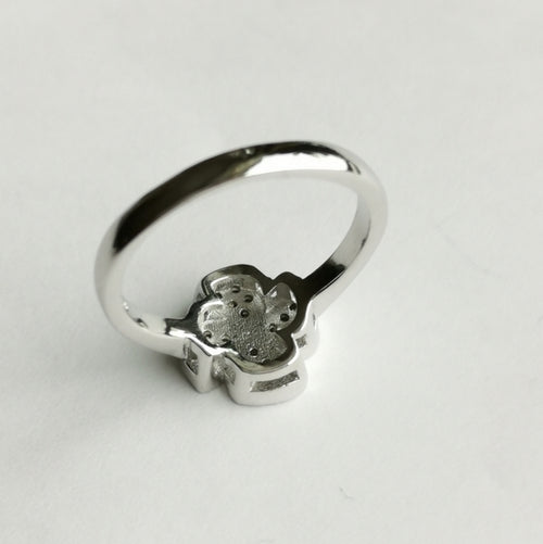 Modern Clover Leaf Ring in Sterling Silver with CZ