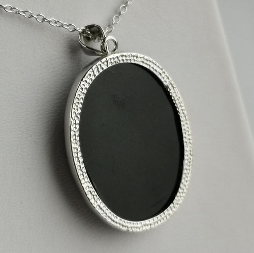 Cameo Pendant Necklace in Black Onyx and Carved Mother of Pearl