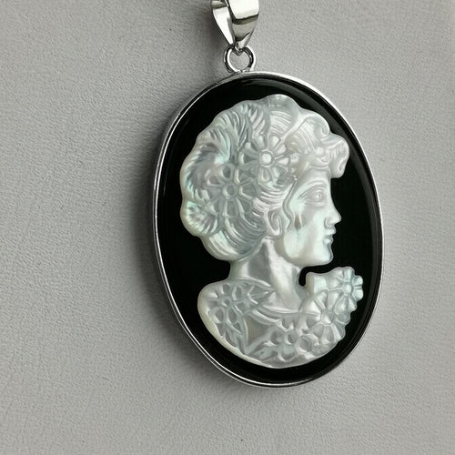 Cameo Pendant Necklace in Black Onyx and Carved Mother of Pearl